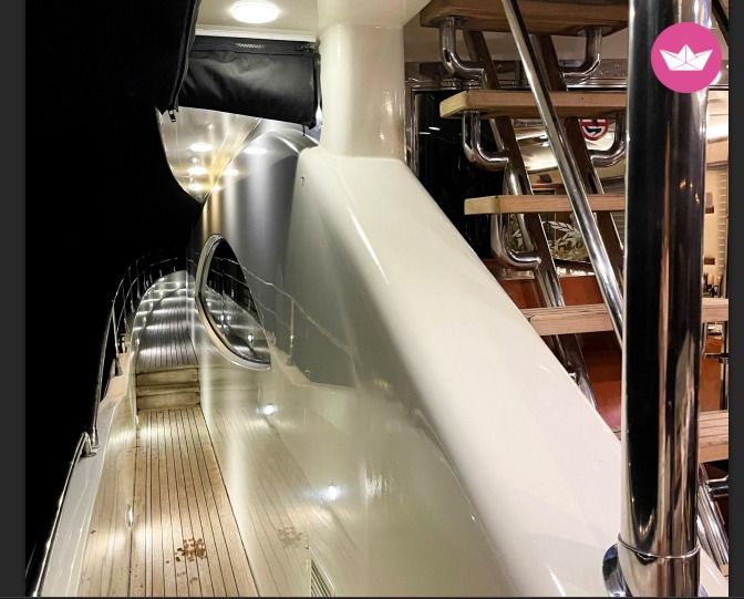 Yacht Cantieri di Pisa 96ft 30m 2400cv 7