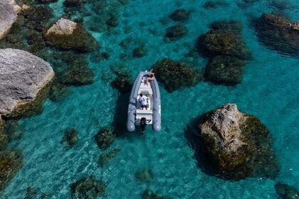 "Noleggio Gommone a Cagliari (Senza patente): Esplora Baie Nascoste e Vivi Emozioni Uniche!"