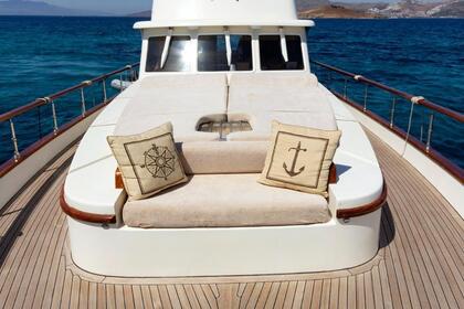 Évasion à Bodrum | Bateau Privé avec Équipage et Flybridge - Trawler
