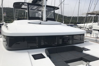Hire Catamaran  Lagoon 52F - 6 cab Marigot