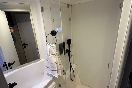 Brand new Lagoon 46 with 4 guest cabins