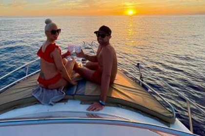 Luxury & comfort aboard our super motor boat