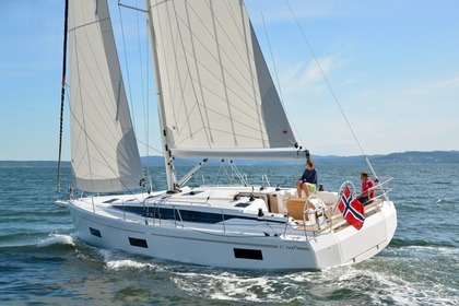 Rental Sailboat  Bavaria C42 Pula