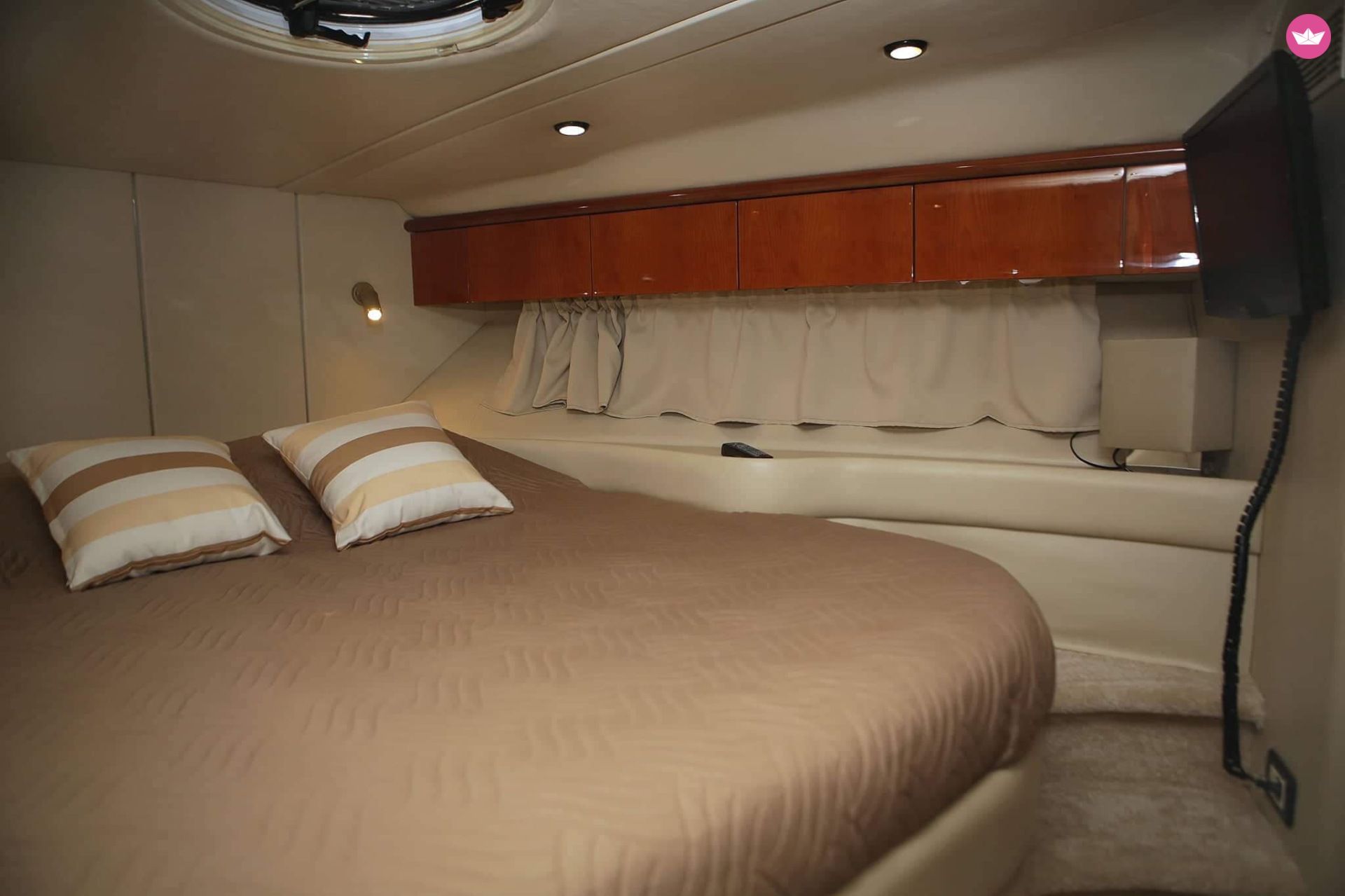Charter Motorboat Sunseeker 47 Camargue Athens