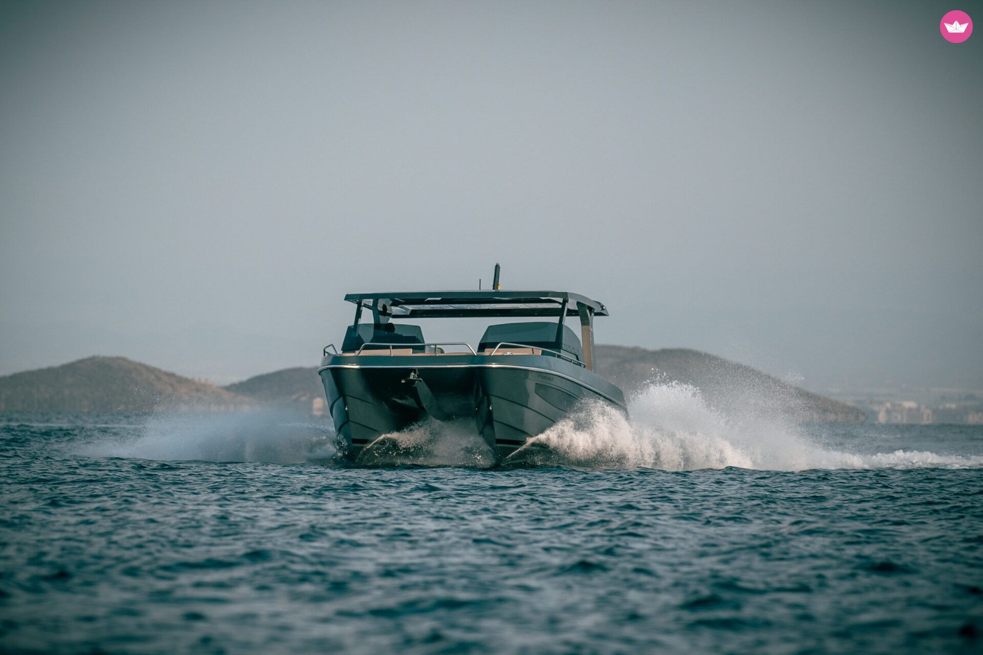 Bateau à moteur Tesoro