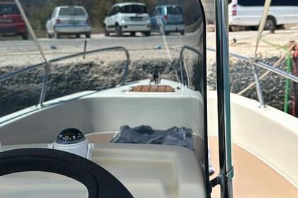 Karel Paxos 5 – Comfort & Space on the Water