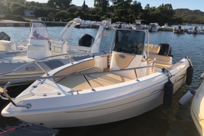 COMFORTABLE BOAT WITHOUT A LICENSE FOR THE MADDALENA ARCHIPELAGO AND CORSICA