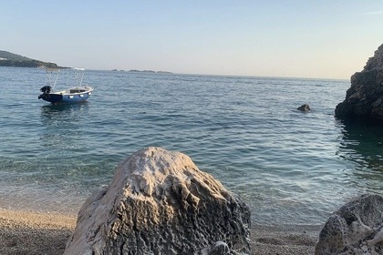 Rent a boat on your own! No licence needed