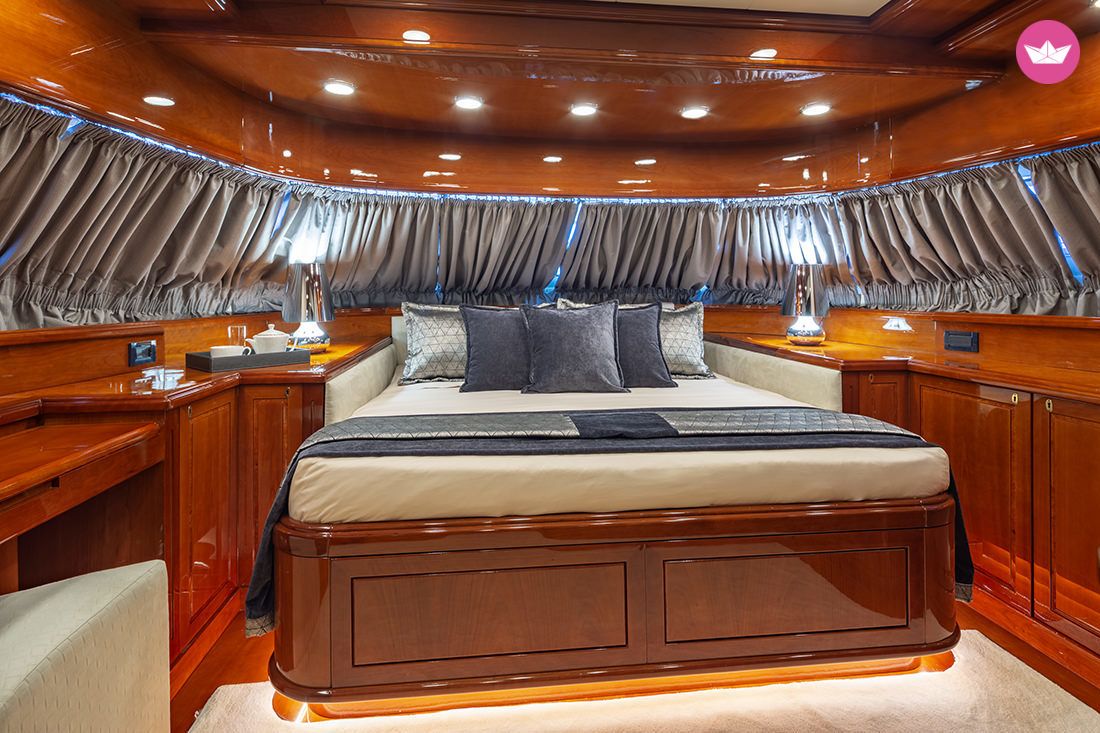 Rental motorboat in Athens  