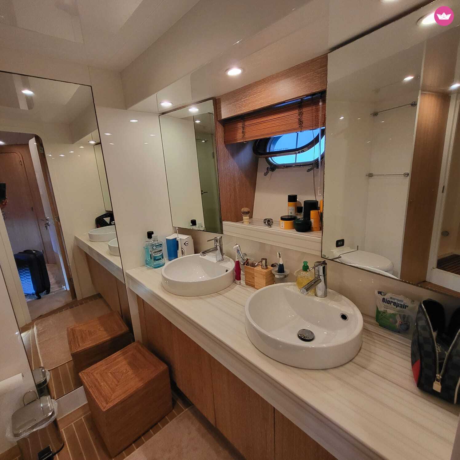 Bateau à moteur Amer 86 1100cv 7