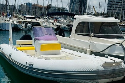 Fantástica embarcación semirigida EAGLE 600 con motor de 115 cv en el Port Olimpic