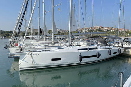 Hire Sailboat Hanse Yachts Hanse 460 - 4 cab. Pula