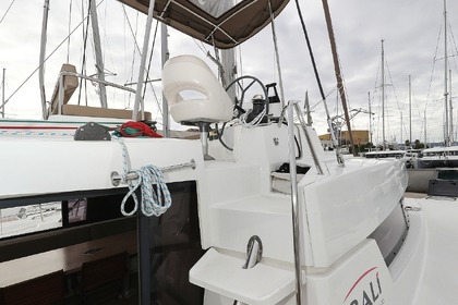 Hyra båt Katamaran Catana Bali 4.3 - 4 + 2 cab. Trogir
