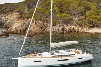 Rental Sailboat Jeanneau Sun Odyssey 440 Portimão