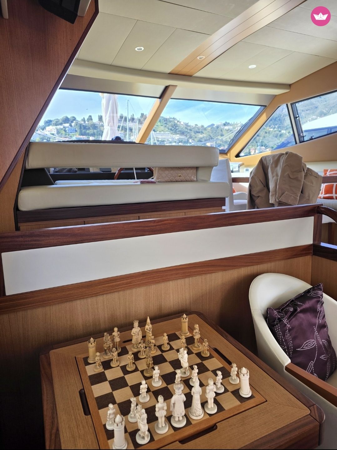 Czarteruj Ferretti Altura 690