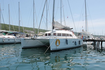 Charter Catamaran Lagoon-Bénéteau Lagoon 380 - 4 + 2 cab. Punat