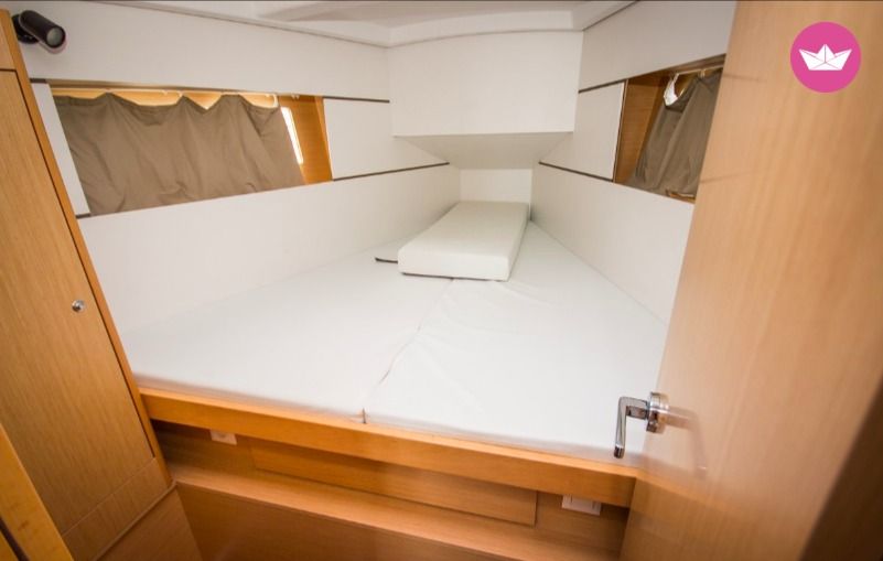 Charter Sailboat  Oceanis 35 Split