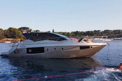 Location Bateau à moteur Cranchi M44 Saint-Tropez