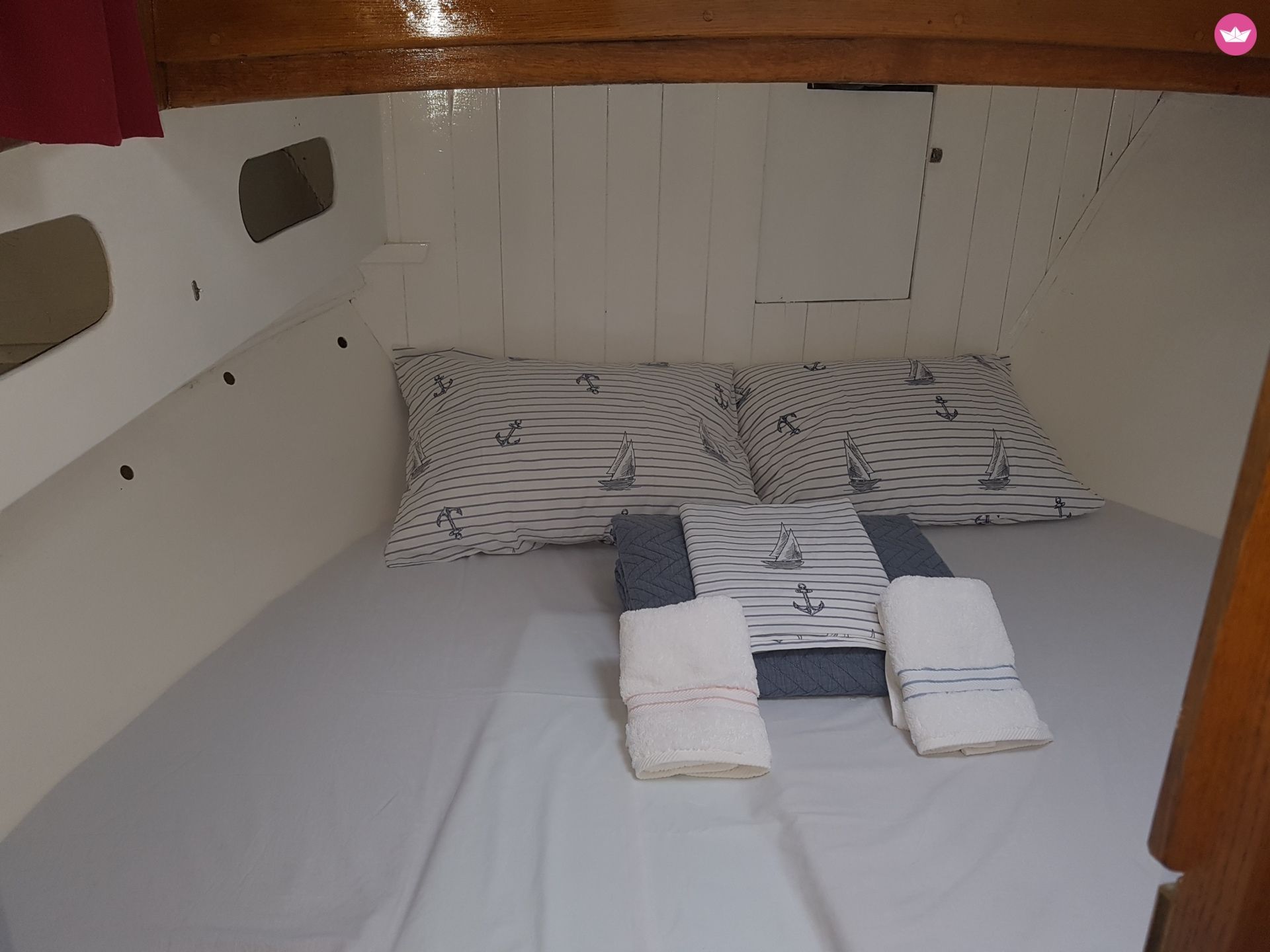 Motorboat Traditional Croatian Boat Leut Palagruža for hire