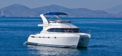 Charter Catamaran Robertson & Caine Lion 464 Santorini