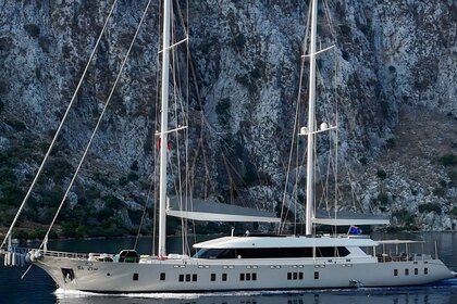 DE LOVE YACHT CHARTER