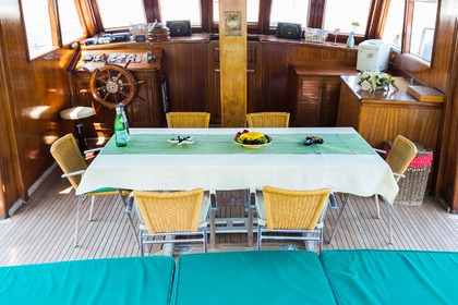 Goleta de lujo Dora Deniz