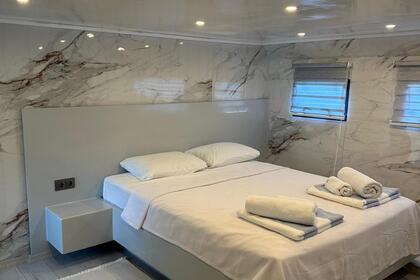 Custom Built trawler with a capacity of 8 people