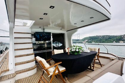 Spacious and comfortable yacht in the Bosphorus