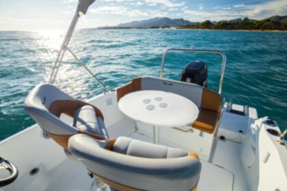 Rent your Beneteau Flyer 6 Sundeck in Barcelona, Port Olímpic