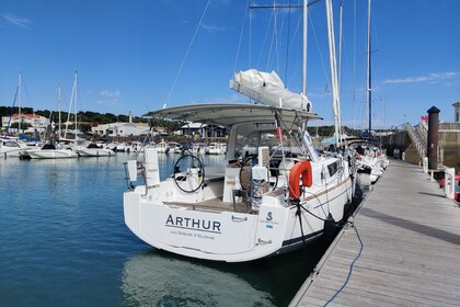 Verhuur Zeilboot Beneteau Oceanis 38.1 Les Sables-d'Olonne