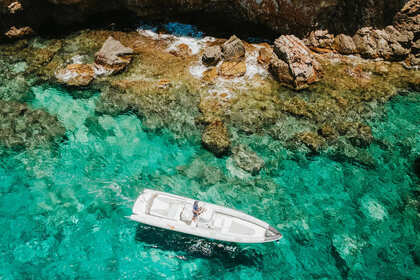 Hyra båt RIB-båt Airship 30 Parikia