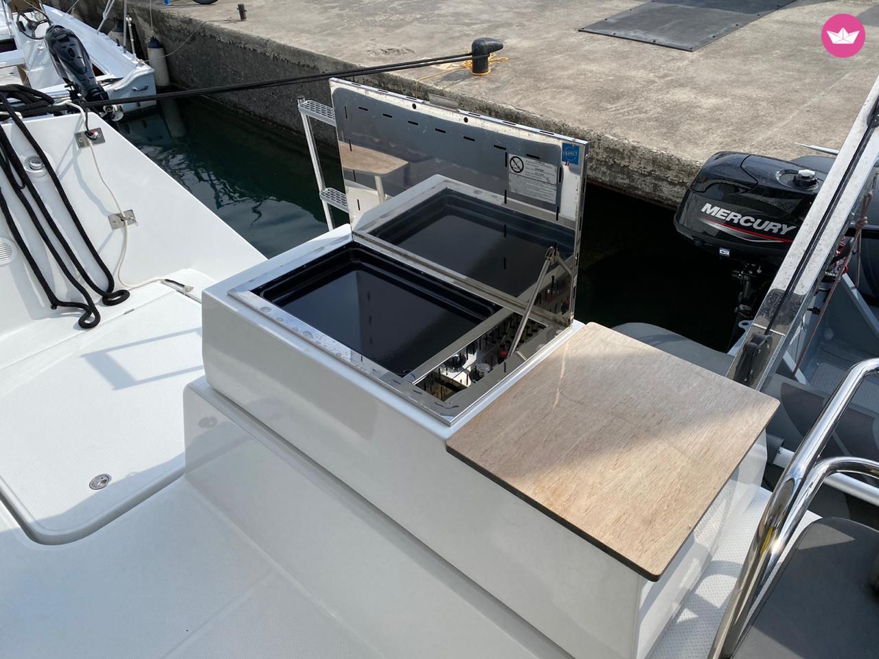 Catamaran Fountaine Pajot Astréa 42 12.58m 5