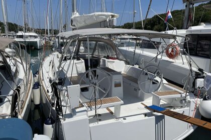 Charter Sailboat Bénéteau Oceanis 38.1 Pula
