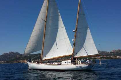 Hyra båt Segelbåt Classic Boat Sciarrelli Cannigione