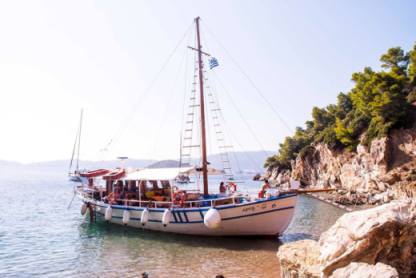 Alquiler Lancha Wooden Traditional Sailboat Scíathos