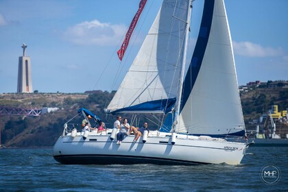 Rental Sailboat Beneteau Oceanis Clipper 331 Lisbon