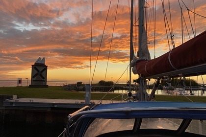 Fantastique voilier classique de 39 pieds équipé sur la mer Baltique au départ de Burgtiefe