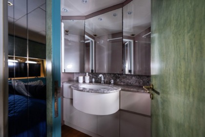 Luxury Sanlorenzo 22m Yacht in Sardinia