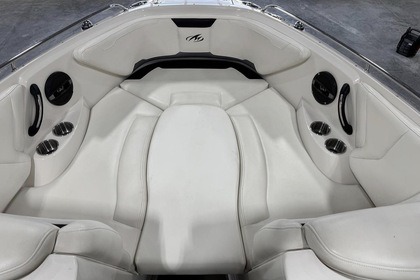 Hire Motorboat Monterey 264 FS Menorca
