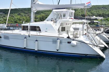 Charter Catamaran Lagoon-Bénéteau Lagoon 440 - 4 + 2 cab. Punat