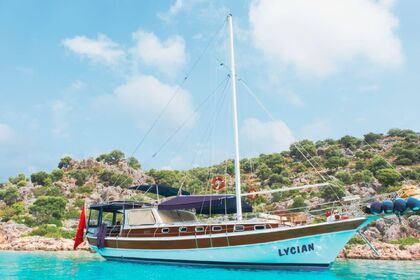 Traditional Gulet with a capacity of 8 people