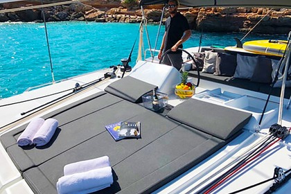 CATAMARÁN LAGOON 450F LUX/CHEF Y LIMPIEZA