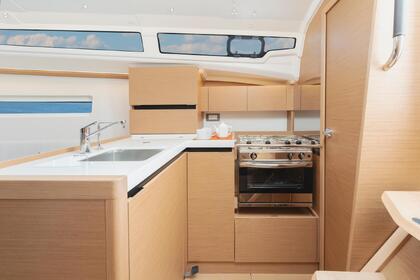 Verhuur Zeilboot Jeanneau Sun Odyssey 350 - 2 cab. Tortola