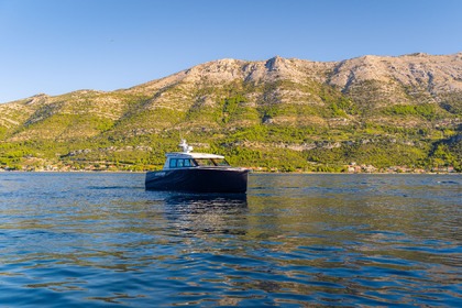 Charter Motorboat Colnago 35 Cabin Korčula