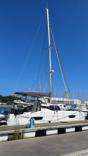 Canet-en-Roussillon Catamaran Fountaine Pajot Astrea 42 alt tag text