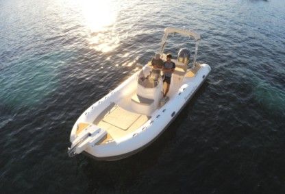 Location Semi-rigide Capelli Tempest 700 Beaulieu-sur-Mer