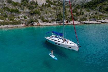 Hire Sailboat  Sunsail 42 Road Town