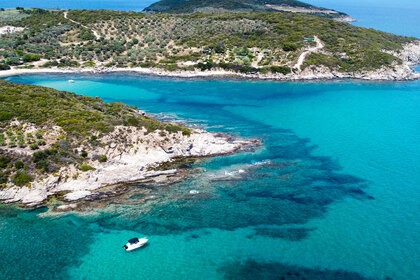 Rent a motorboat with no license in Nea Peramos