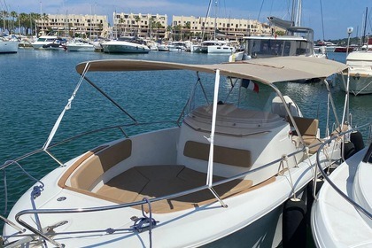 Location Bateau à moteur Jeanneau Cap Camarat 7.55 Saint-Tropez