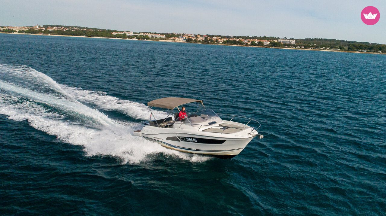 Bateau à moteur Jeanneau Cap Camarat 9.0 WA 500cv 2